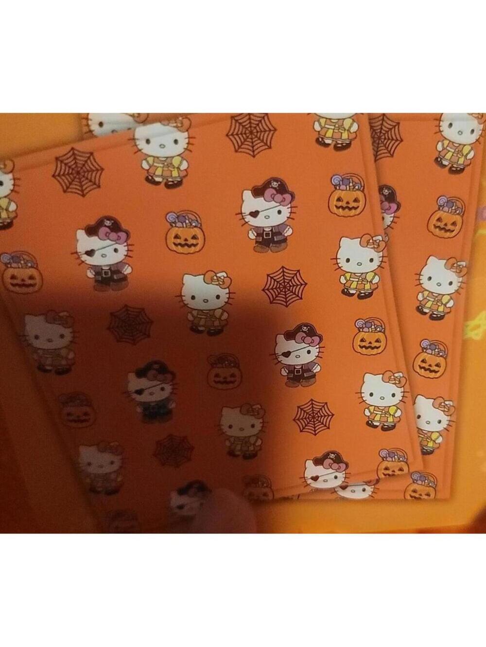 Hello Kitty Blanket Set - Picture 4 of 6